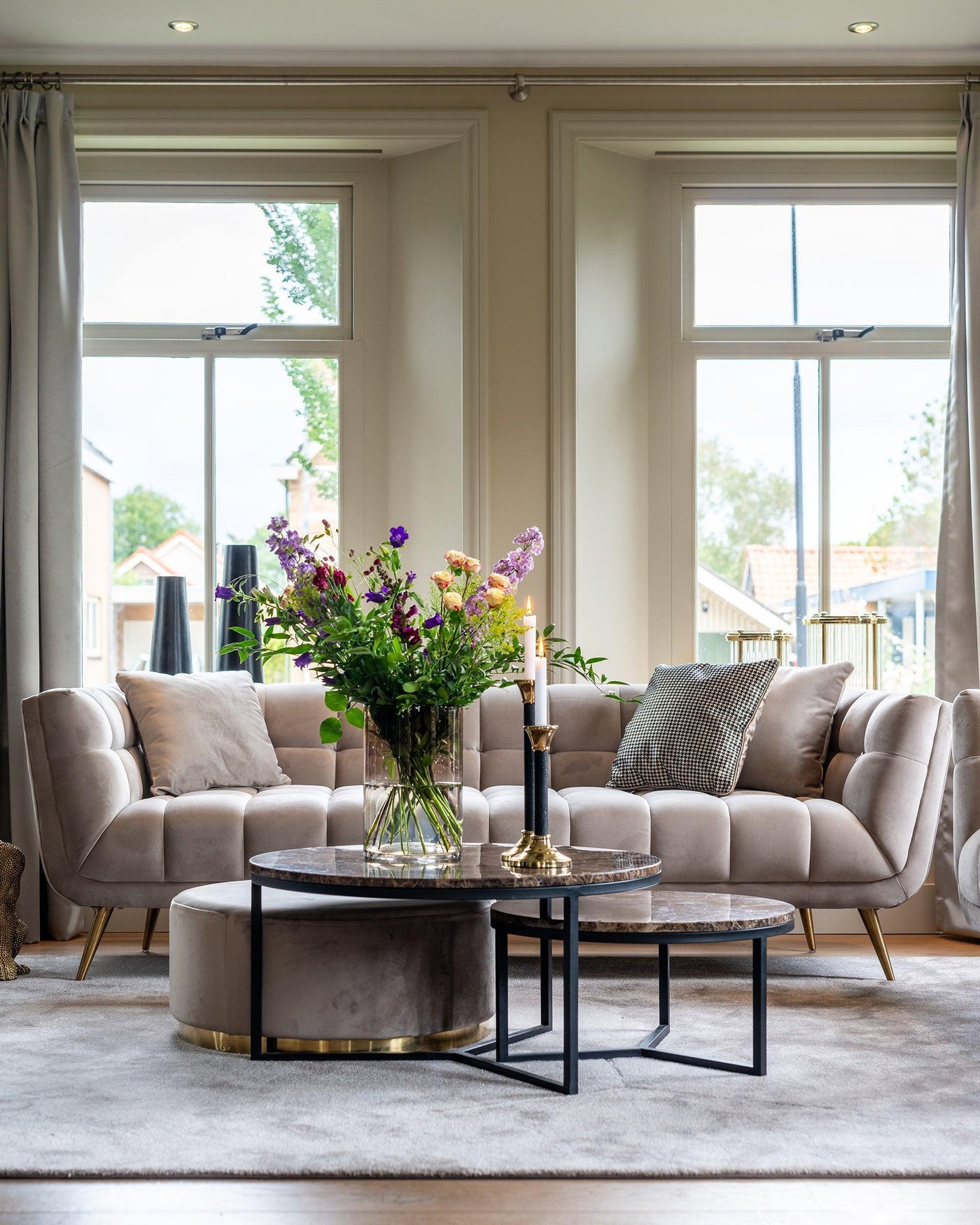 Richmond Interiors Samt-Sofa Huxley | Khaki