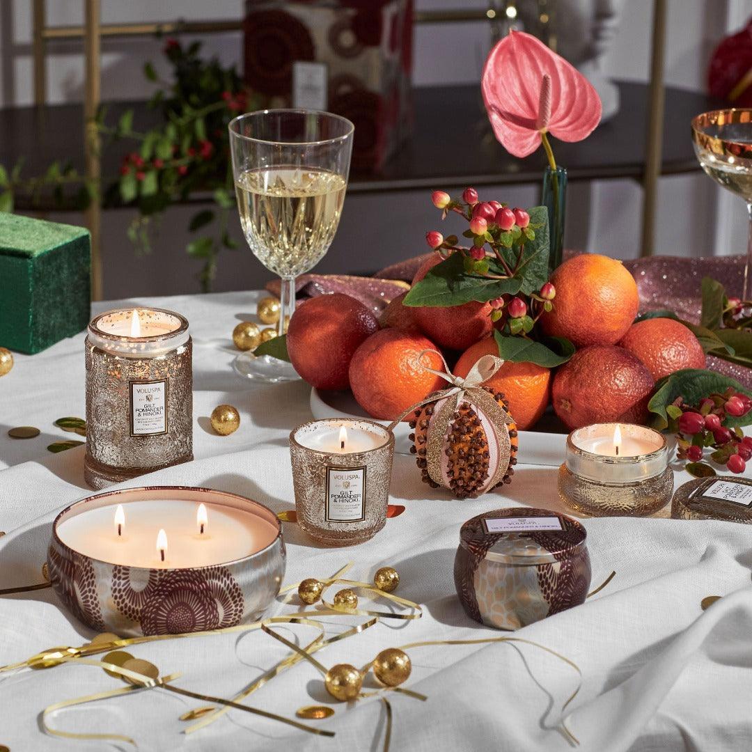 Voluspa DUFTKERZE GILT POMANDER & HINOKI LIMITED HOLIDAY EDITION | PETITE PEDESTAL CANDLE