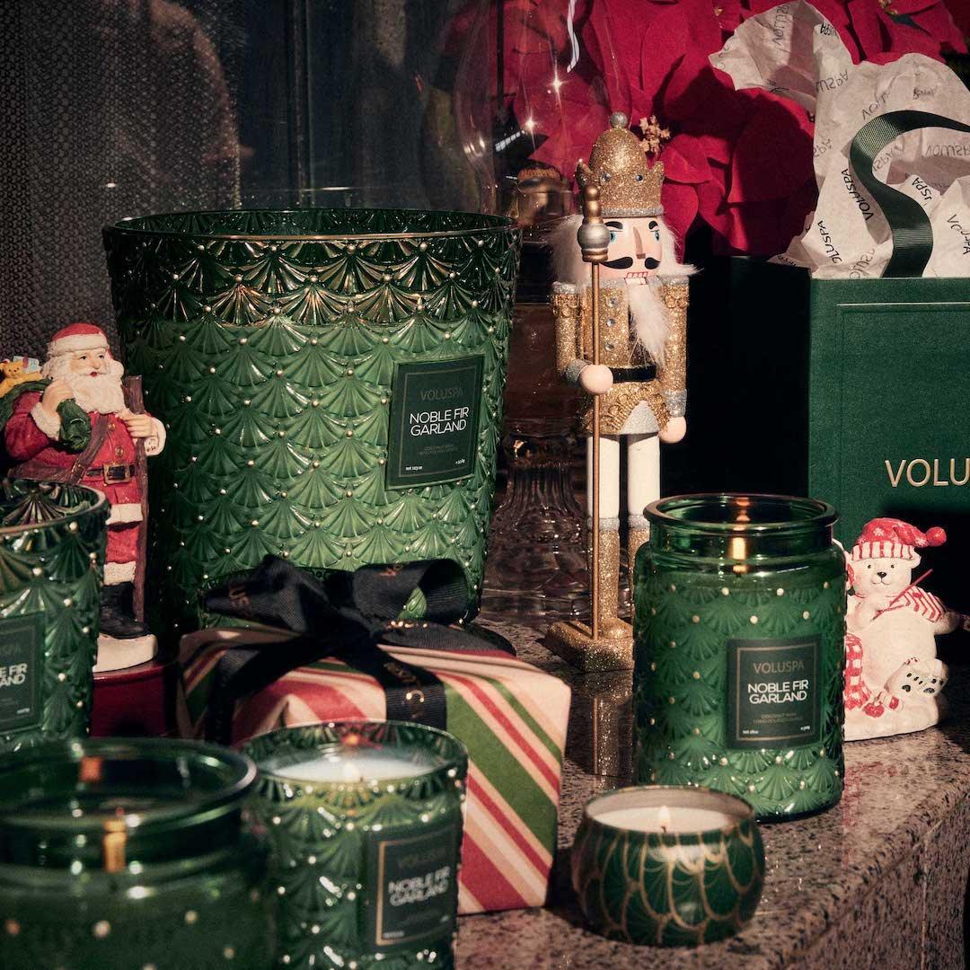 Voluspa Duftkerze Noble Fir Garland Limited Holiday Edition | Classic Candle